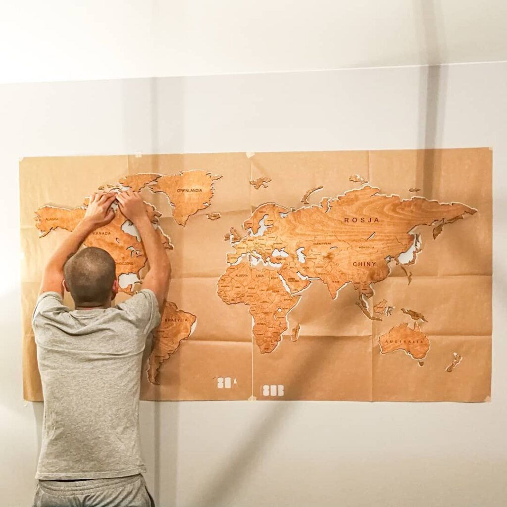 Instructions for assembling the wooden world map